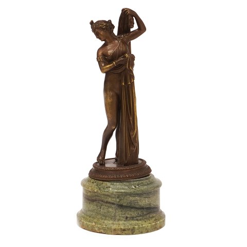 Grand Tour mid 19-century Venus bronzesculpture 
signed "Sommer Napoli" circa 1850. H: 30cm