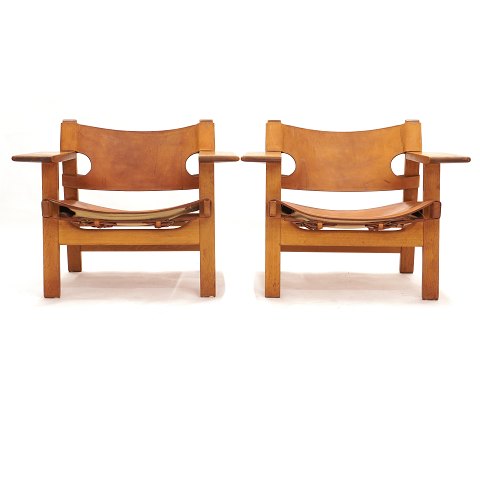Pair of early Børge Mogensen Spanish Chairs with patinated oak and leather