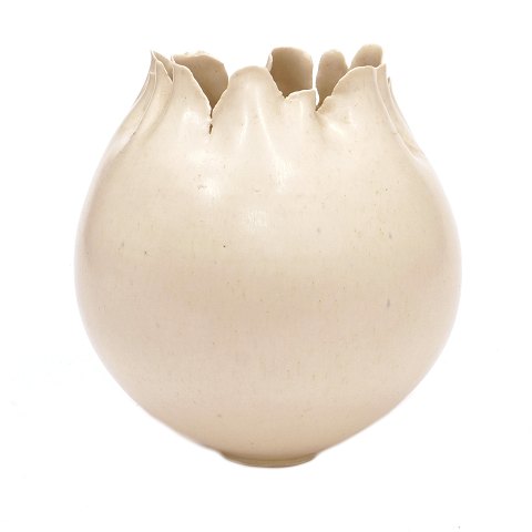 Tove Anderberg, 1942-2021, Vase aus Steinzeug. Signiert. H: 17cm. D: 16cm