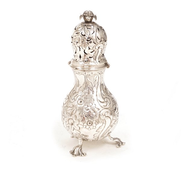 Axel J. Krøyer, Kopenhagen, 1718-54: Streubüchse, Silber. Datiert 1745. H: 18cm. 
G: 163gr