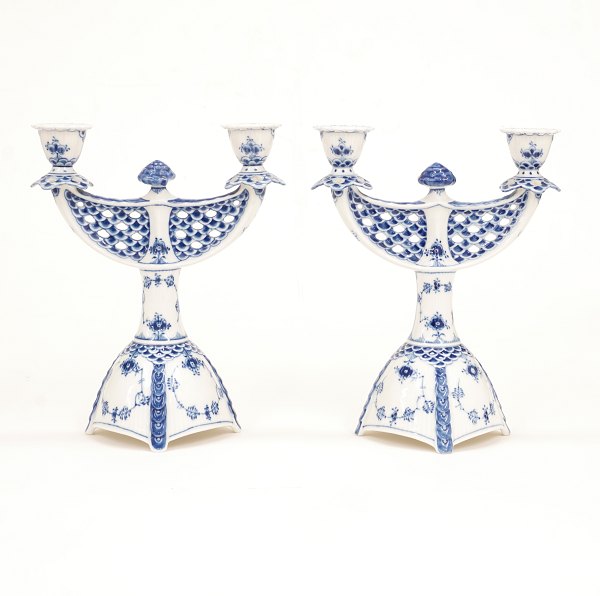 Royal Copenhagen Zwiebelmusster. Zweiarmiger Leuchter 1169. H: 25,5cm. B: 21cm