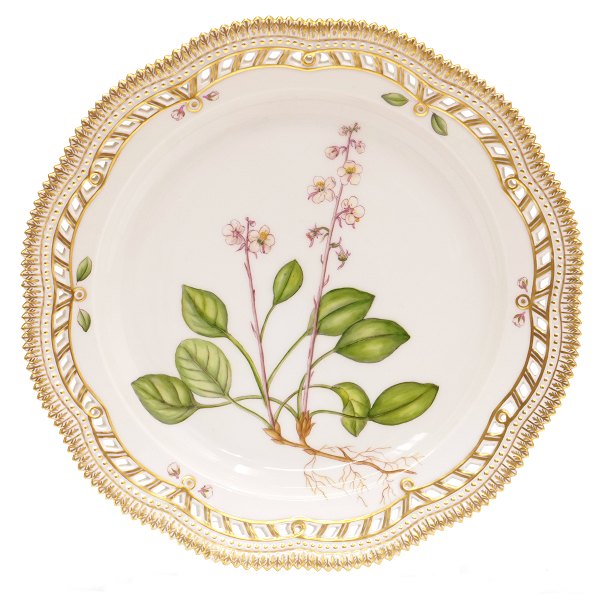 Flora Danica fad 3527 med hvælvet og gennembrudt fane produceret af Royal Copenhagen. "Pyrola rotundifolia L.". D: 30cm