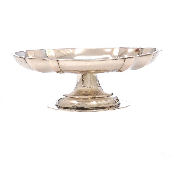 Sugar bowl by Knud Rasmussen Brandt, Horsens, Denmark, 1751-85. H: 5cm. L: 14cm