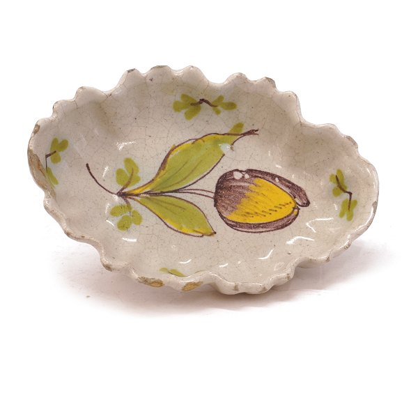 Northgerman early 19th century faience sugar tray from Kellinghusen. H: 4,2cm. L: 14,2cm