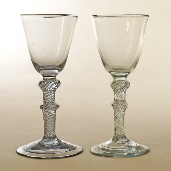 Pair of Norwegian Desert Chrystal form Nøstetangen circa 1760. H: 16,2cm