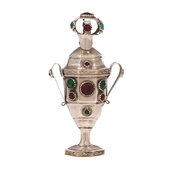 Hovedvandsæg med 23 flusser fremstillet af R. D. Dethlefsen, Sønderborg, ca. år 1830. H: 12,5cm